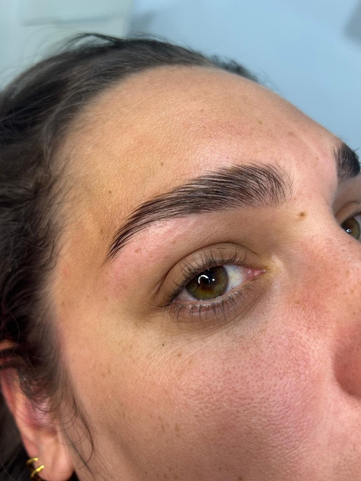 Diseño de cejas Bruma